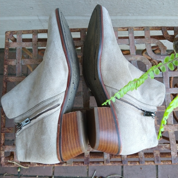 Sam Edelman booties - Picture 2 of 5
